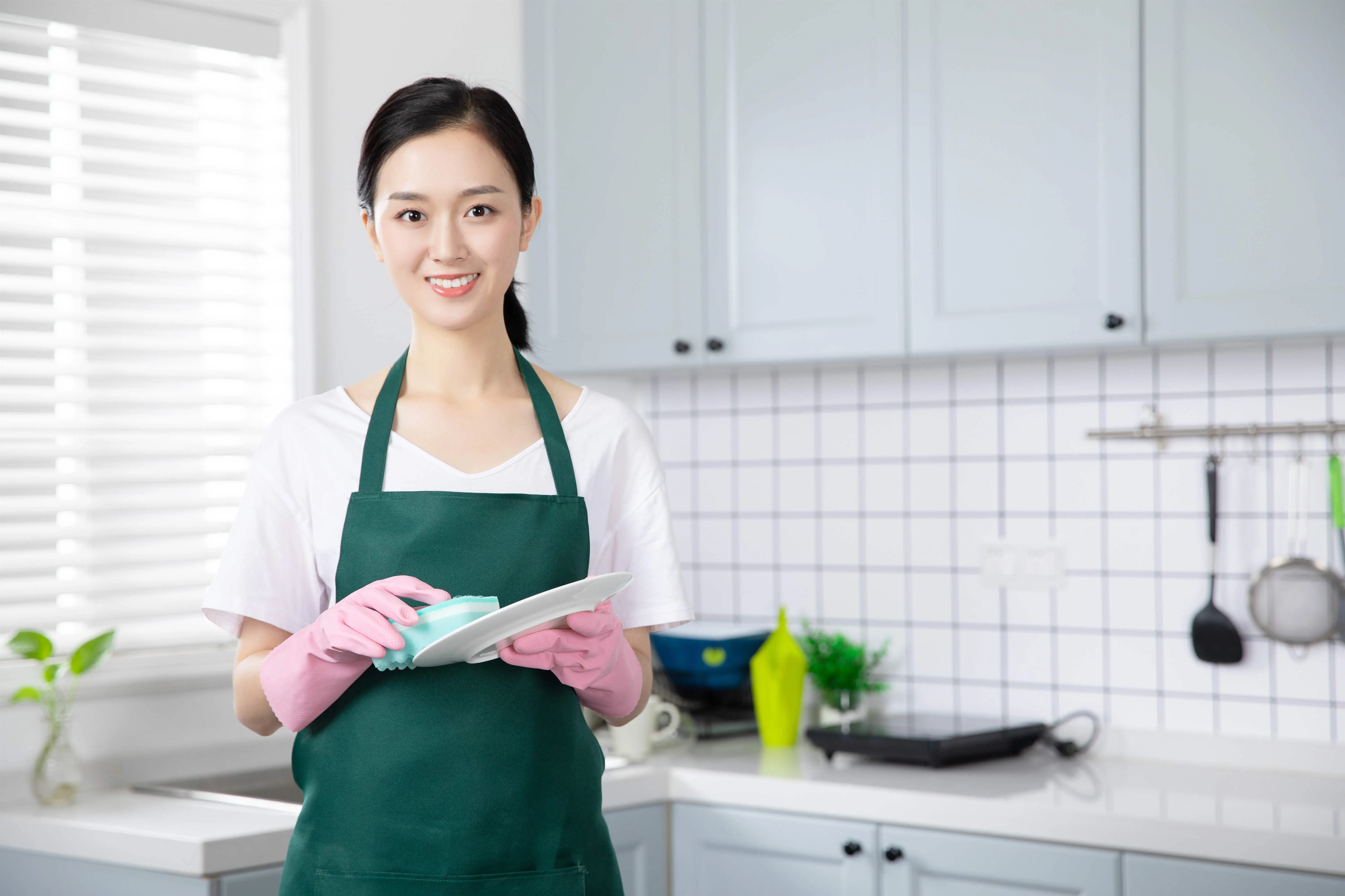 保姆月嫂育婴师育儿嫂带宝宝，做饭阿姨，老人陪护，病人护理/保洁钟点工